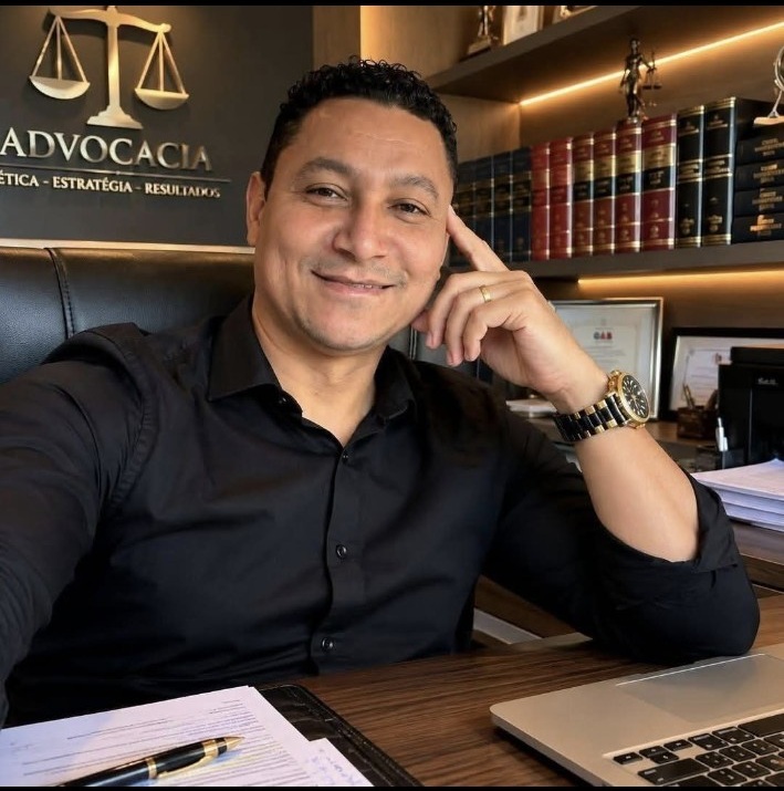 Dr. Josias Gabriel Porto em seu escritório